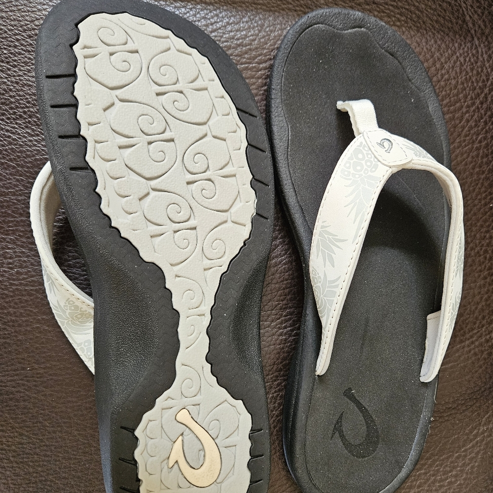 Olukai Women's Cream and Black Sandals - Picture 3 of 3